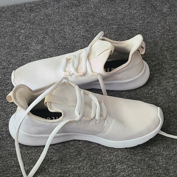 Shoes lot of different  one 13  ,11, 09 need cleaned main image 9